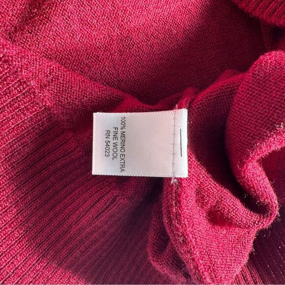 Banana Republic Merino Wool Red V-Neck Sweater Size Medium - Picture 7 of 7